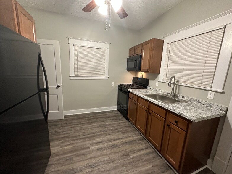 Building Photo - 813 Reading Rd