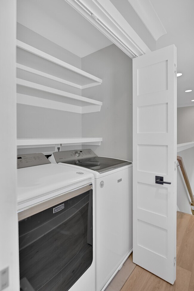 Building Photo - 368 Glenrose Ave