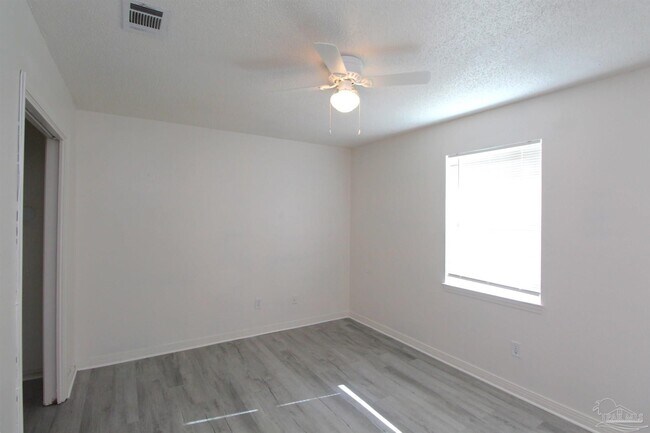 Building Photo - 2217 Kingfisher Way