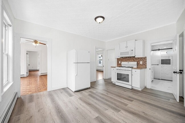 Building Photo - 220 Concord St