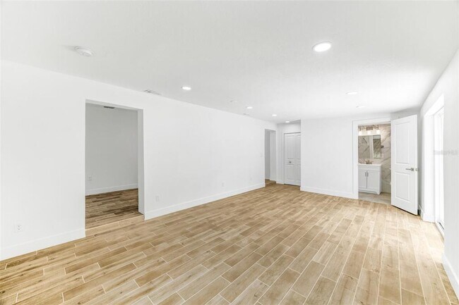 Building Photo - 2318 S Hubert Ave