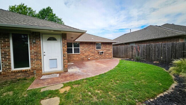 Building Photo - Inviting Home with Bonus Workshop Space!
