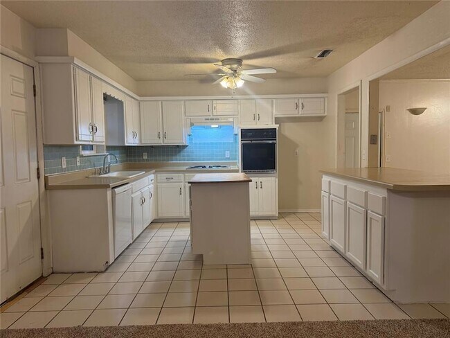 Building Photo - 8224 NW 28th Terrace