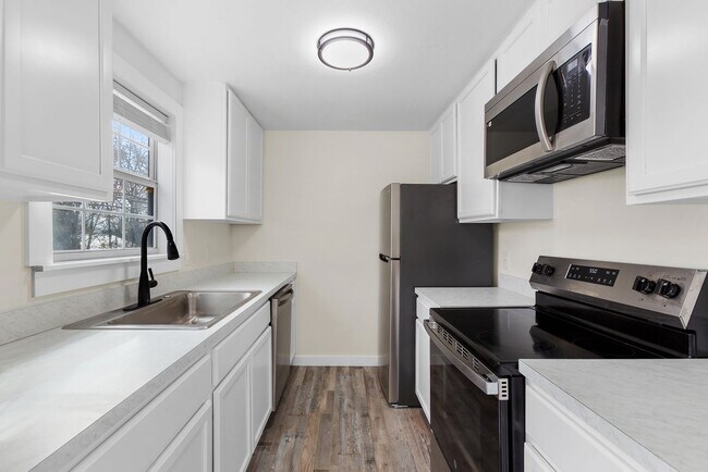 Building Photo - 407 Sarah St