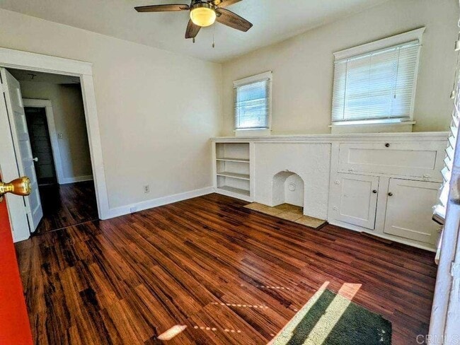 Building Photo - 517 24th St