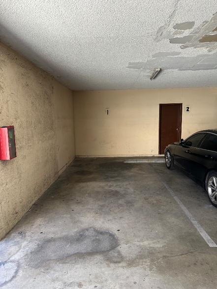 Building Photo - 919 E Windsor Rd