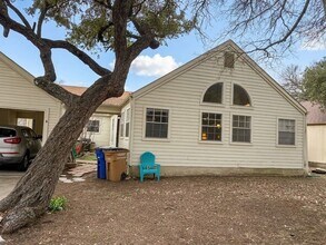 Building Photo - Charming & Spacious 2-Bed Duplex in NW Austin