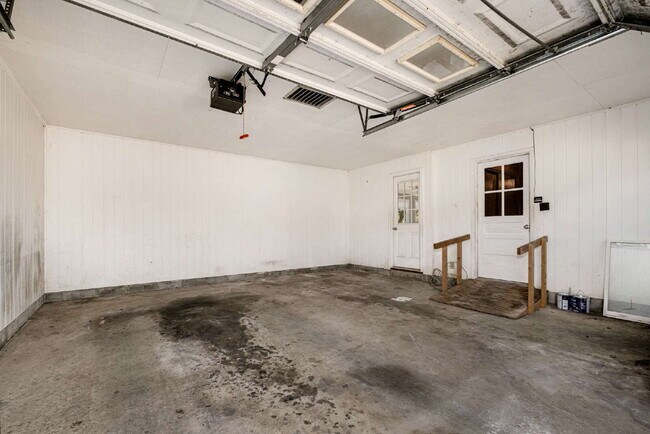 Building Photo - "Charming 3-Bedroom Haven with Spacious 2200 Sq Ft Layout in Lascassas, TN!"