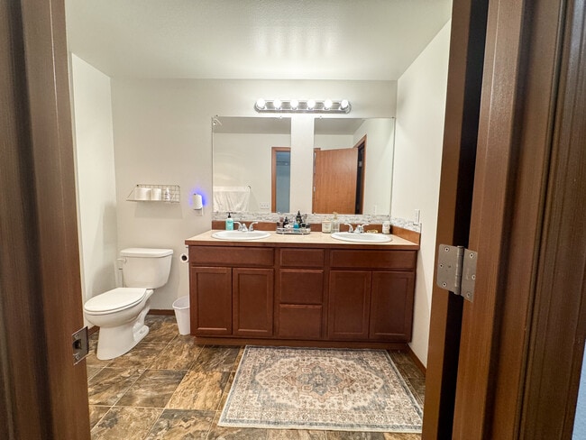 Building Photo - 16522 Mimosa Ct SE