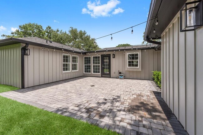 Building Photo - 5521 Lincrest Ln