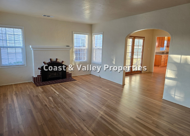 Building Photo - 3BD HOUSE IN SALINAS FOR RENT