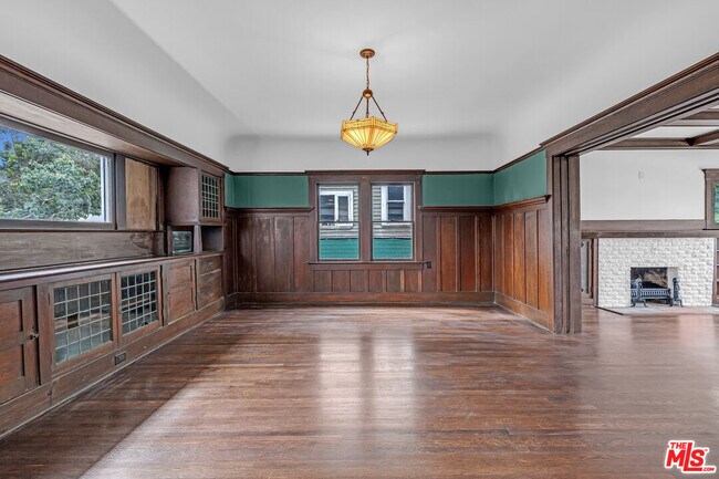 Building Photo - 1804 Roosevelt Ave