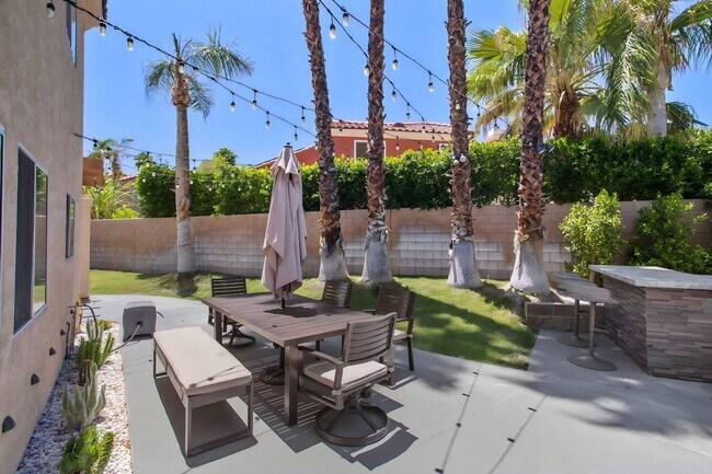 Building Photo - Pool Home in Palm Desert