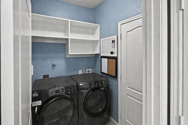 Building Photo - 11146 Clearstream Ln