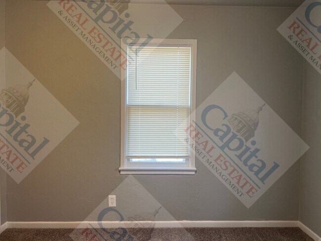 Building Photo - Cozy 2 Bedroom