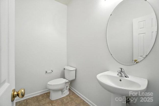 Building Photo - 15554 Stronvar House Ln