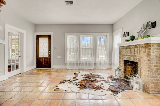 Building Photo - 5221 Mulford St