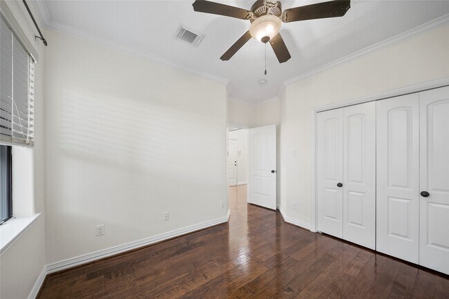 Building Photo - 7130 Laguna Villas