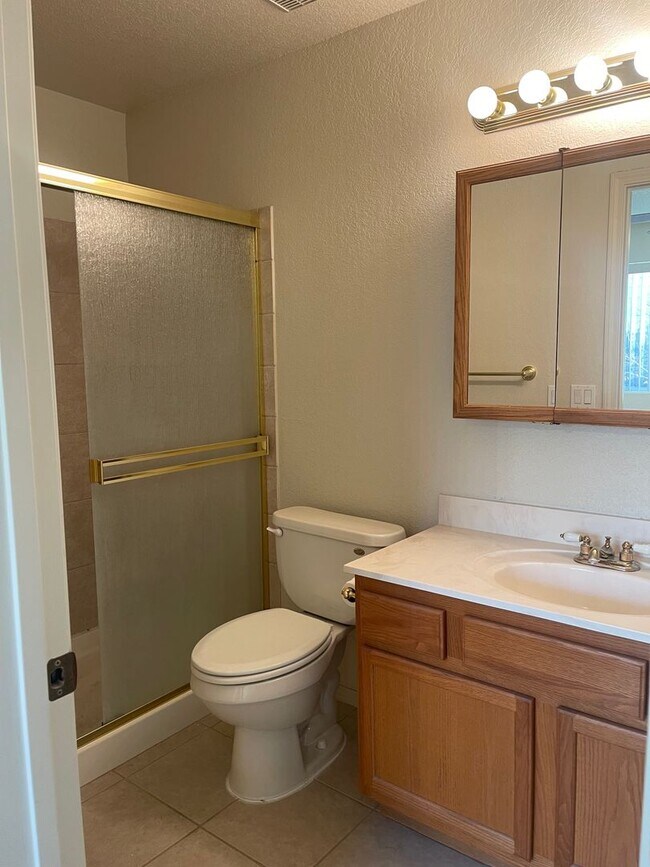 Building Photo - Occupied - 2 bedroom 2 bath in Aspen Shadows Contact Property Pros Property Management for more d...