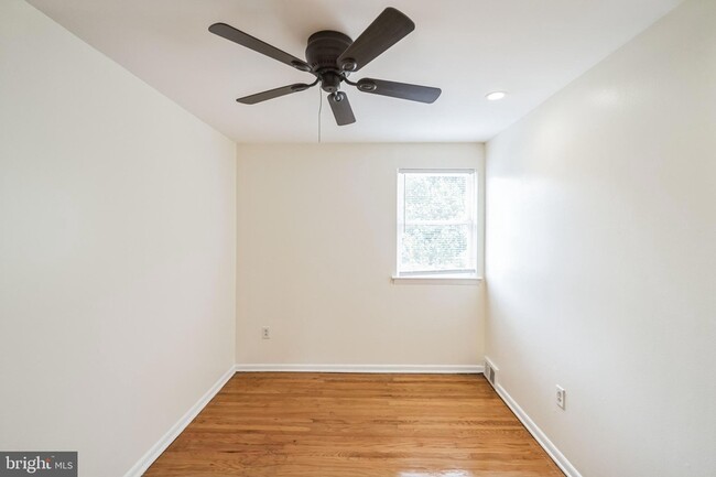 Building Photo - 5429 Houghton Pl