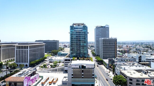 Building Photo - 3785 Wilshire Blvd