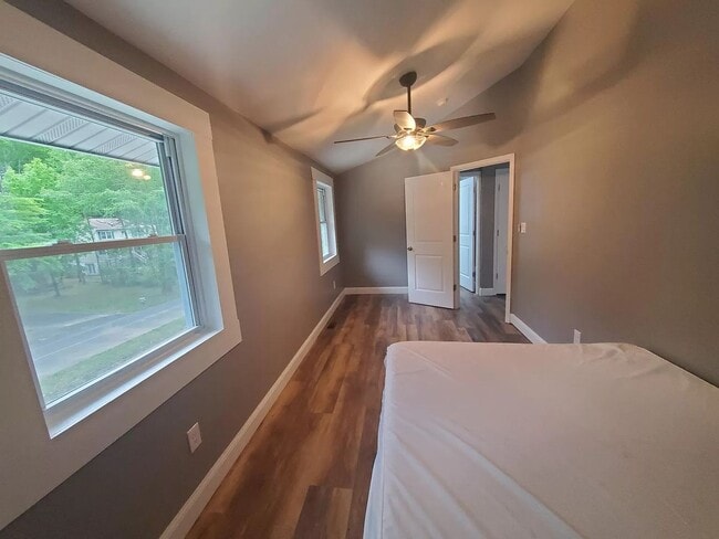 Building Photo - STAFFORD - 1 BEDROOM LOFT APARTMENT