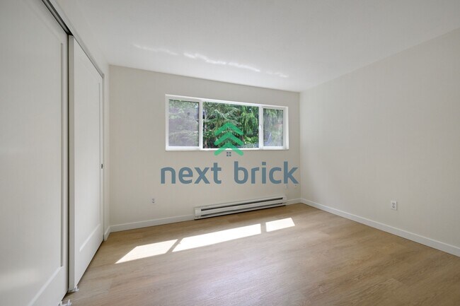 Building Photo - 2 Bed and 2 Bath Exceptional Condo with Water View is Available for Rent!