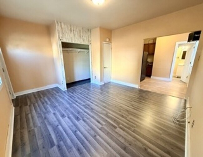 Building Photo - 817 Christiana St