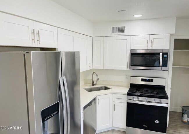 Building Photo - 4601 N 12th Ave