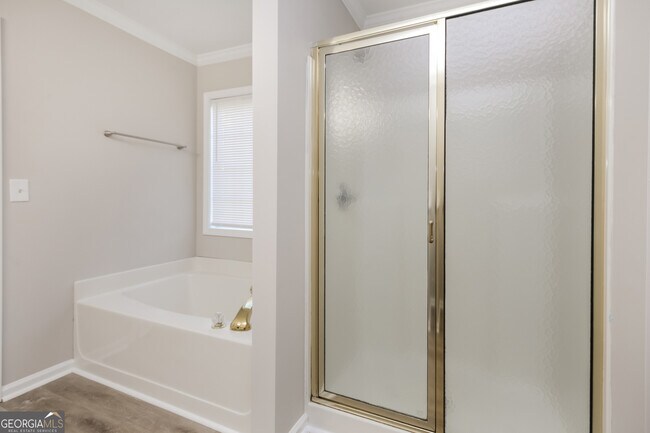 Building Photo - 911 Rolling Meadows Dr