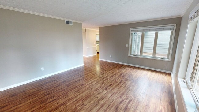 Building Photo - 2140 Fort Harrods Dr
