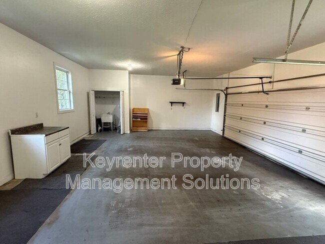 Building Photo - 104 Buckingham Pl