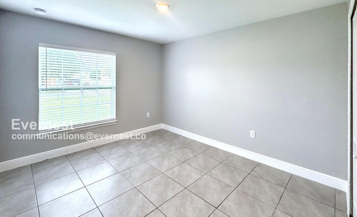 Building Photo - 518 Bristol Cir