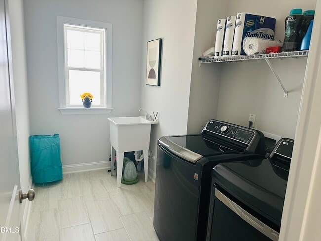 Building Photo - 393 Natsam Wds Wy