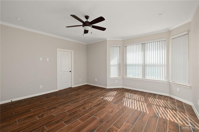 Building Photo - 25 Amistad Cir