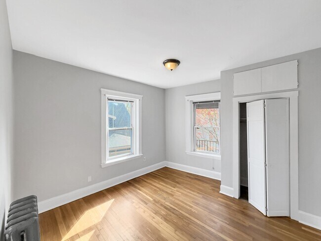 Building Photo - 595 Centre St