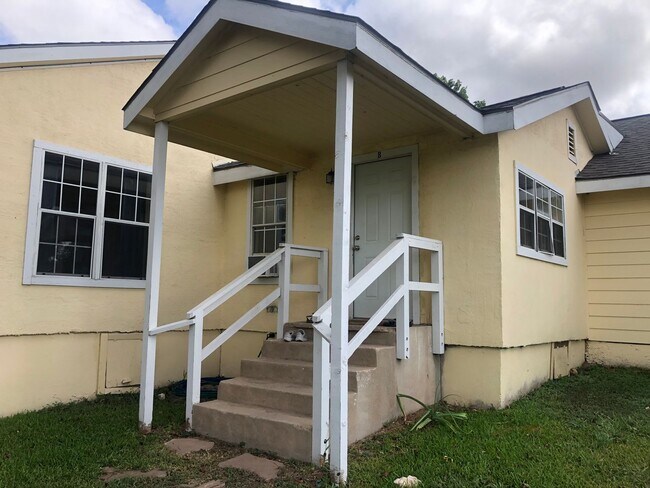 Primary Photo - 2903 N U.S. Hwy 281