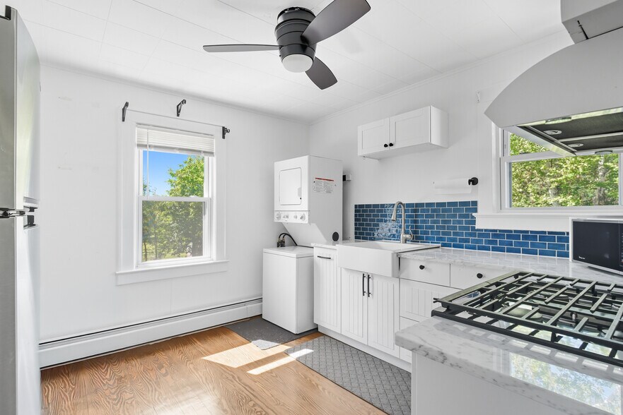 Building Photo - 115 Billian St