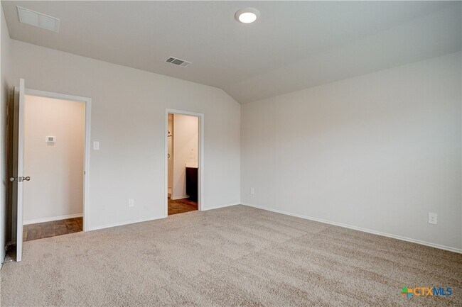 Building Photo - 121 Roanwood Dr