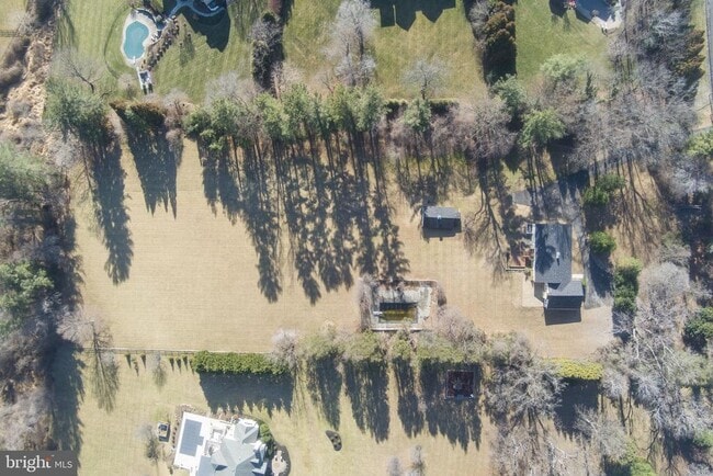 Building Photo - 901 Walker Rd