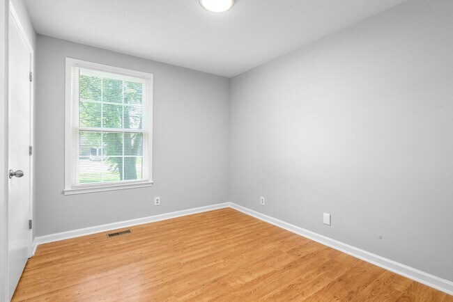 Building Photo - 3 Bedroom Pet Friendly Home For Rent!