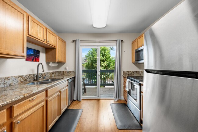 Building Photo - 2 Bed / 2 Bath Bridge-Level Condo with Ocean View & 2 parking stalls