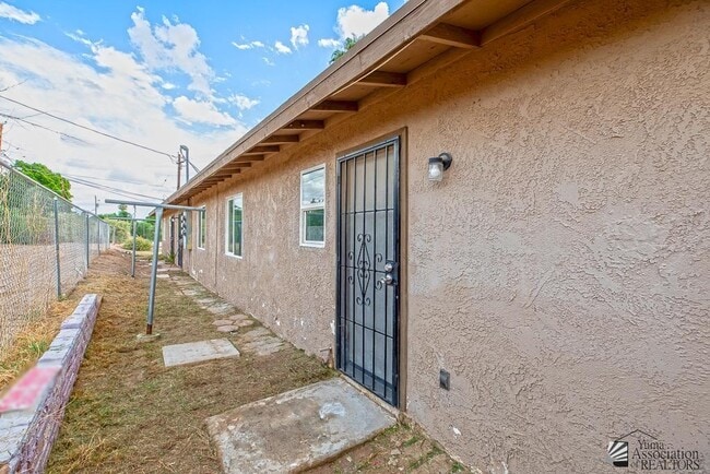 Building Photo - 605 S El Prado Rd