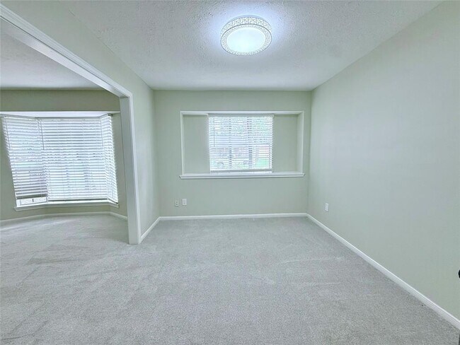 Building Photo - 25419 Lynbriar Ln