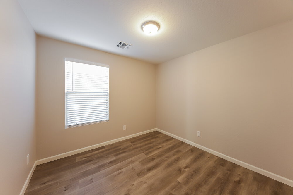 Building Photo - 2128 E Danbury Rd