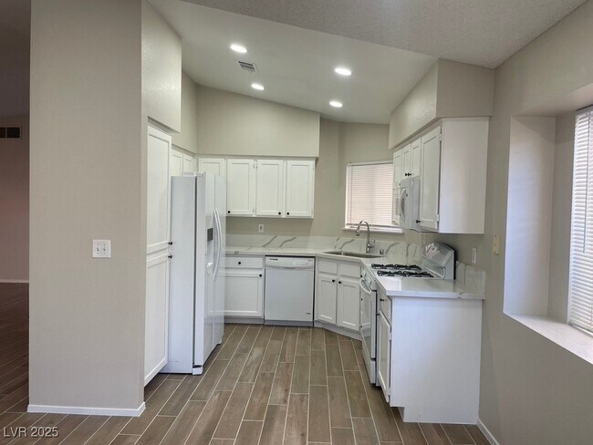 Building Photo - 320 Dockside Ct
