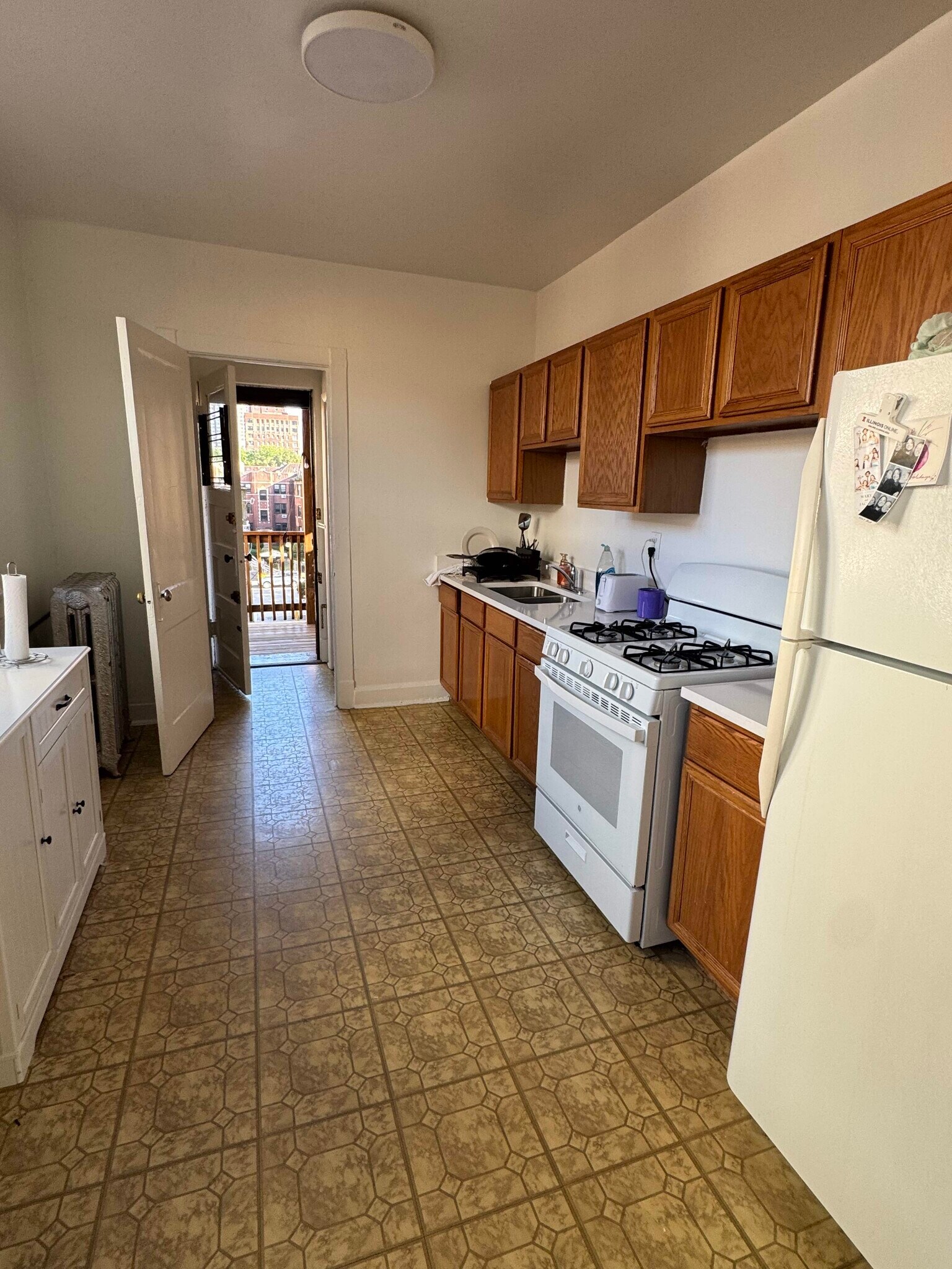 Building Photo - 3619 N Pine Grove Ave