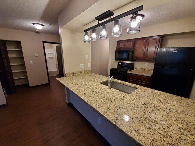 Primary Photo - 1108-1110 East McKinley Avenue