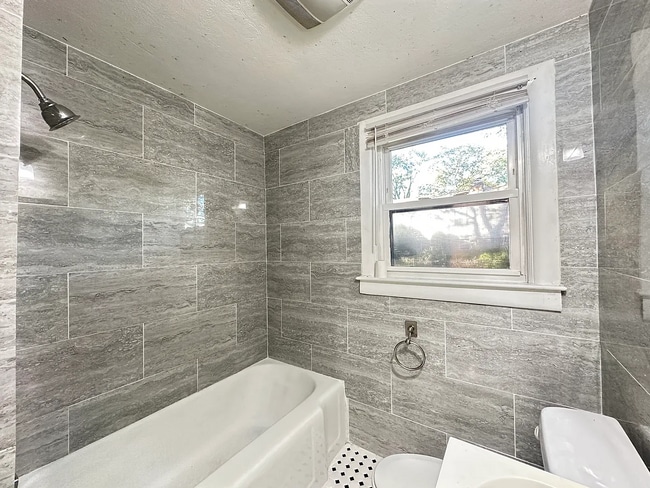 Building Photo - 135 S Pierce Rd