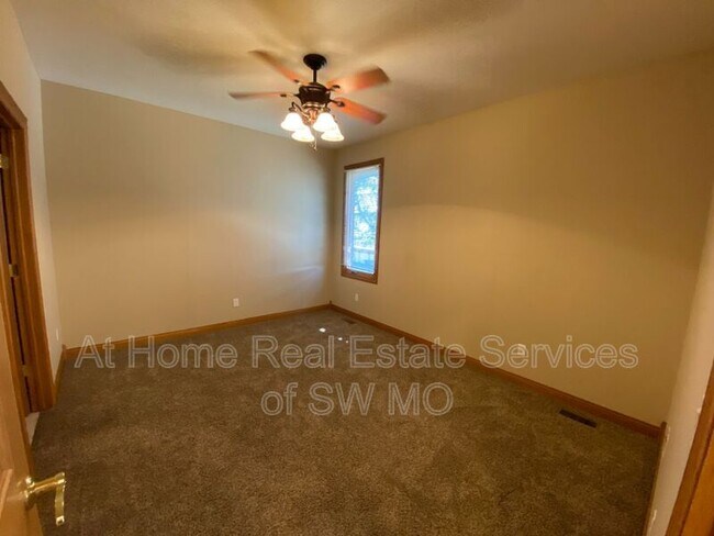 Building Photo - 5591 N 17th St